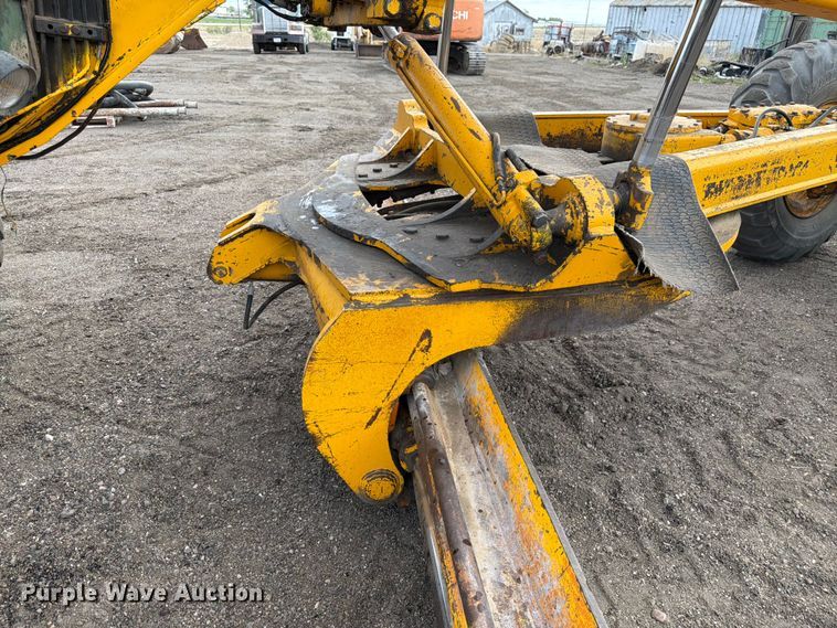 image for item EW2083 1985 John Deere 770A motor grader