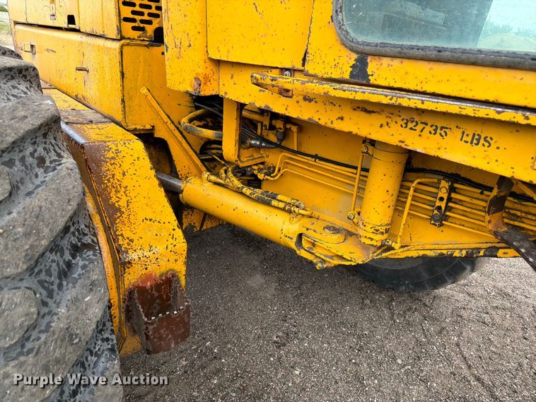 image for item EW2083 1985 John Deere 770A motor grader