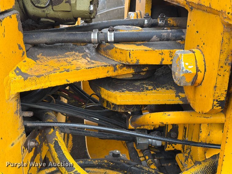 image for item EW2083 1985 John Deere 770A motor grader