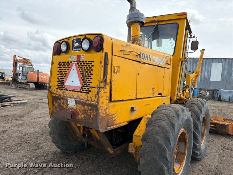 image for item EW2083 1985 John Deere 770A motor grader