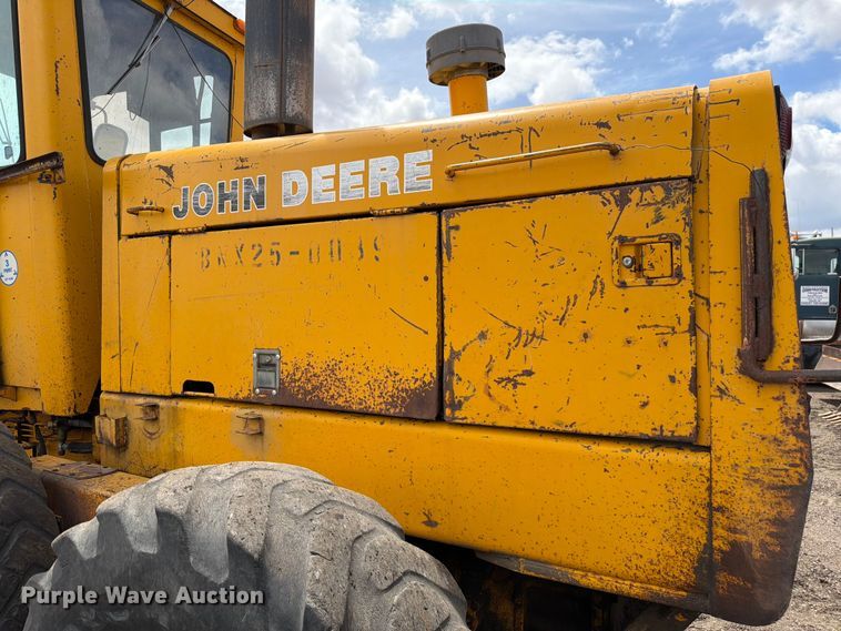 image for item EW2083 1985 John Deere 770A motor grader
