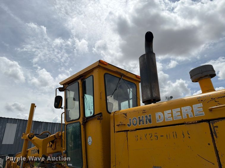 image for item EW2083 1985 John Deere 770A motor grader