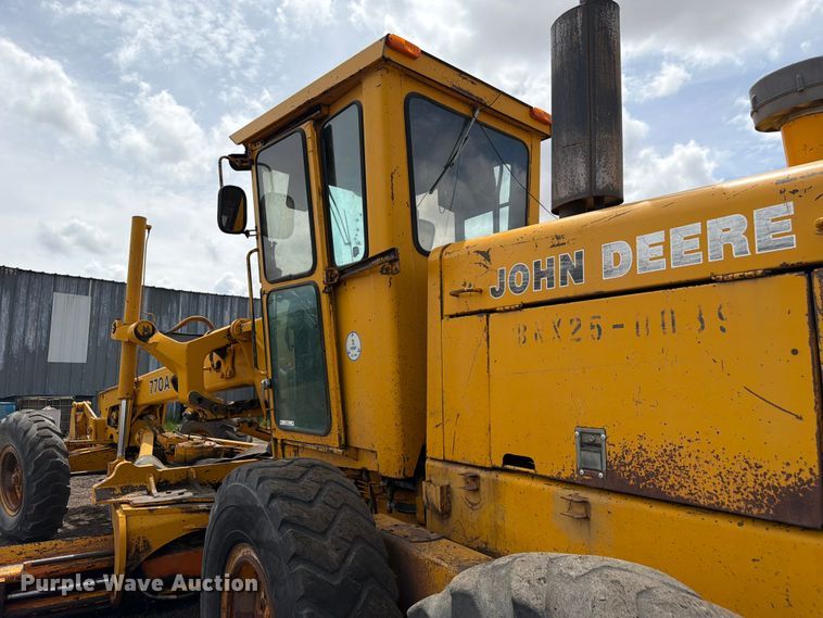 image for item EW2083 1985 John Deere 770A motor grader