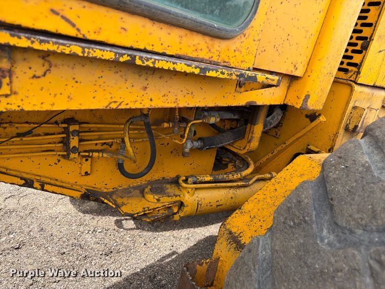 image for item EW2083 1985 John Deere 770A motor grader