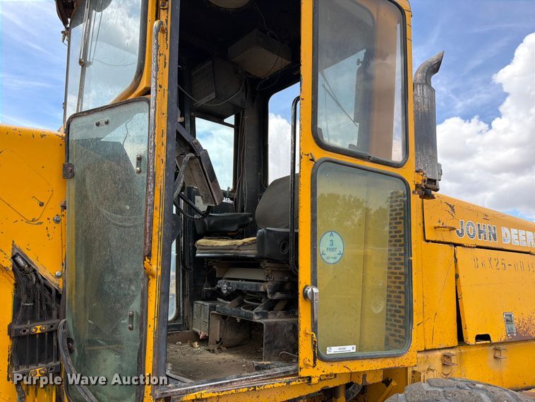 image for item EW2083 1985 John Deere 770A motor grader