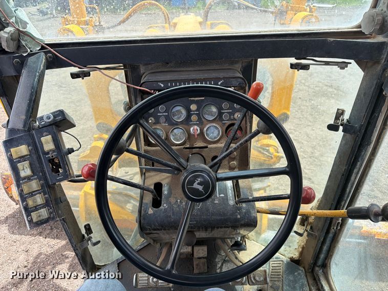 image for item EW2083 1985 John Deere 770A motor grader