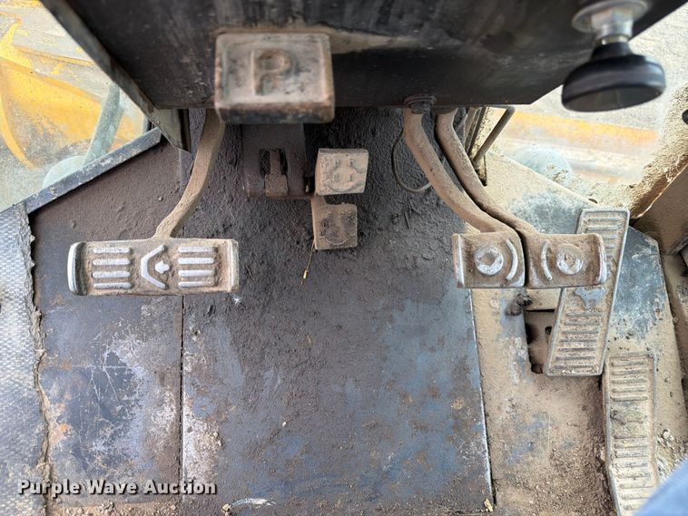 image for item EW2083 1985 John Deere 770A motor grader