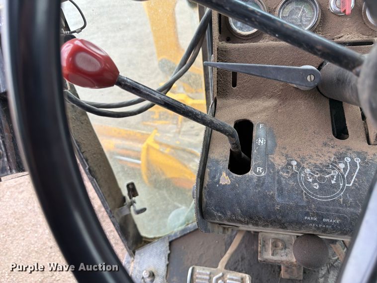 image for item EW2083 1985 John Deere 770A motor grader