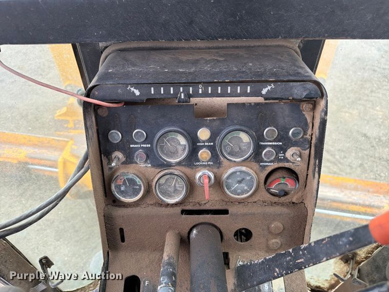 image for item EW2083 1985 John Deere 770A motor grader