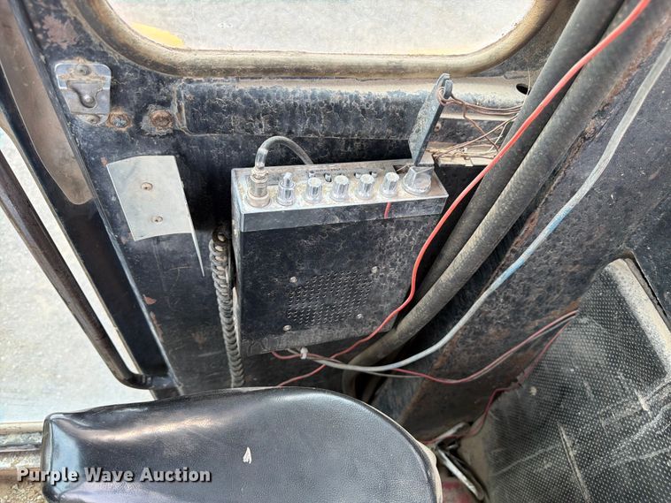 image for item EW2083 1985 John Deere 770A motor grader