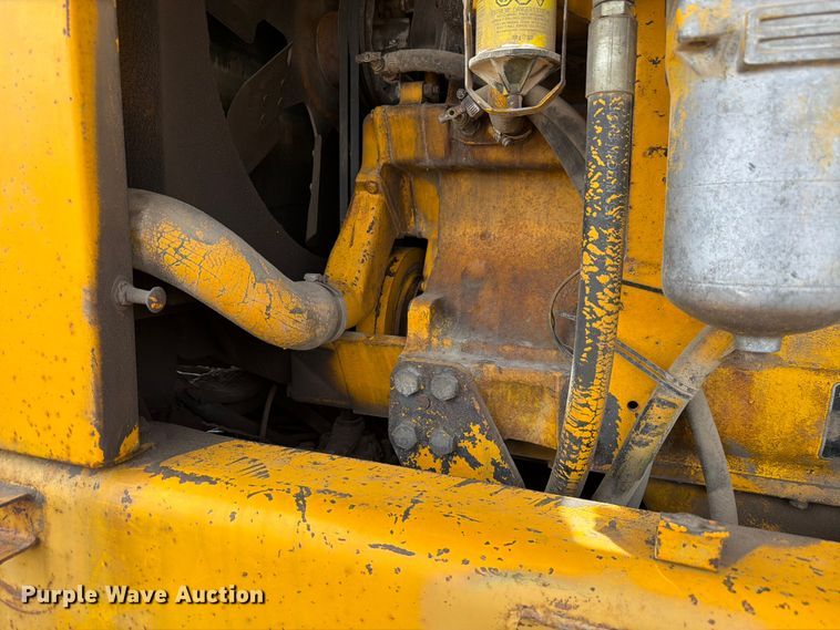 image for item EW2083 1985 John Deere 770A motor grader