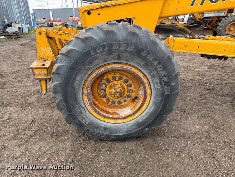 image for item EW2083 1985 John Deere 770A motor grader