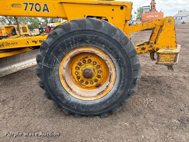 image for item EW2083 1985 John Deere 770A motor grader