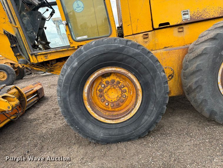 image for item EW2083 1985 John Deere 770A motor grader