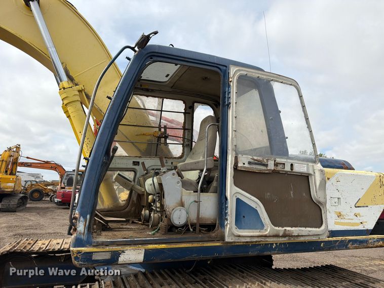 image for item EW2085 1993 Kobelco SK200LC excavator