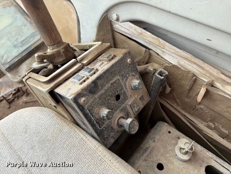 image for item EW2085 1993 Kobelco SK200LC excavator