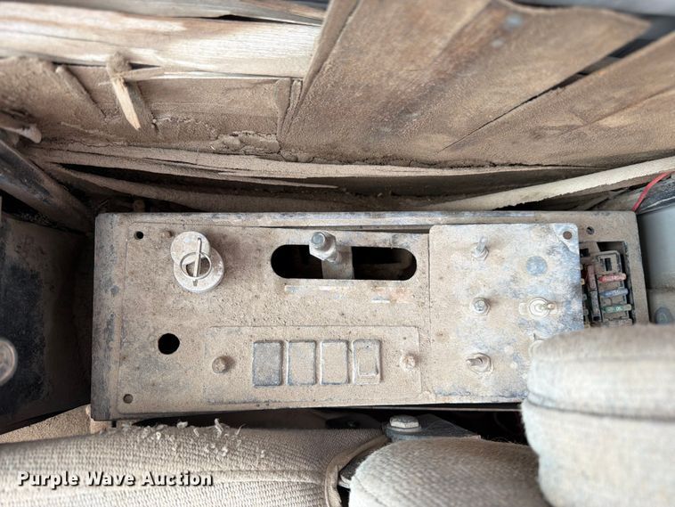 image for item EW2085 1993 Kobelco SK200LC excavator