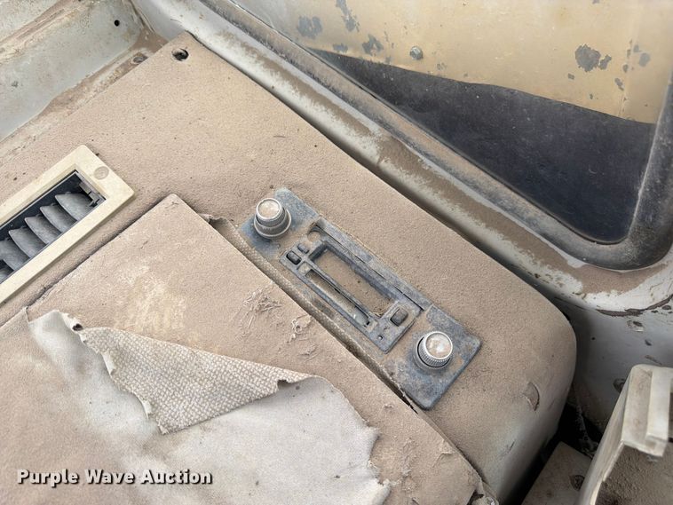 image for item EW2085 1993 Kobelco SK200LC excavator