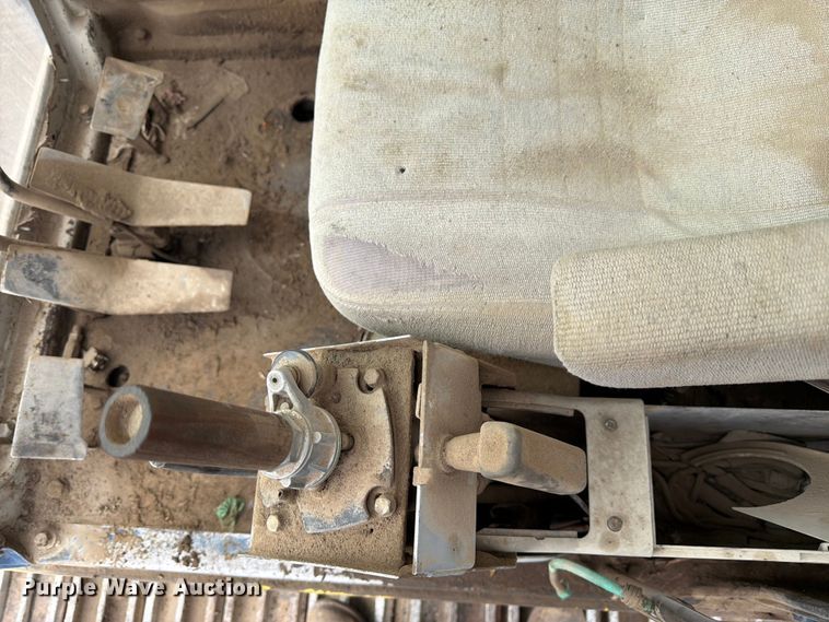 image for item EW2085 1993 Kobelco SK200LC excavator