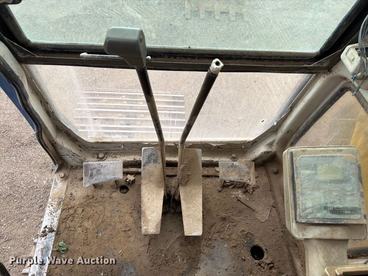 image for item EW2085 1993 Kobelco SK200LC excavator
