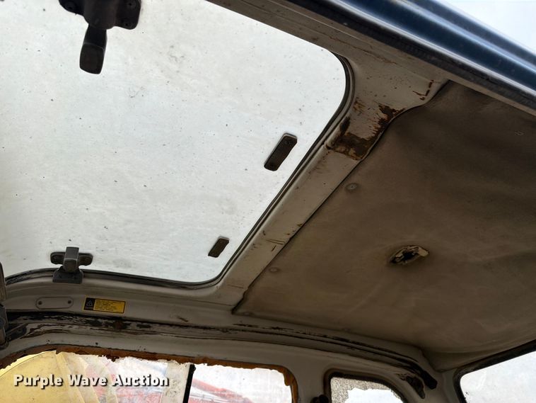 image for item EW2085 1993 Kobelco SK200LC excavator