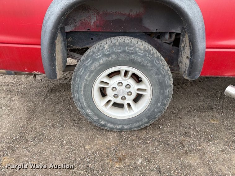 image for item EW2086 1997 Dodge Dakota Ext. Cab pickup truck
