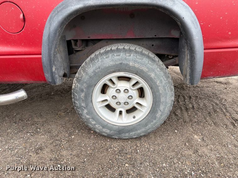 image for item EW2086 1997 Dodge Dakota Ext. Cab pickup truck