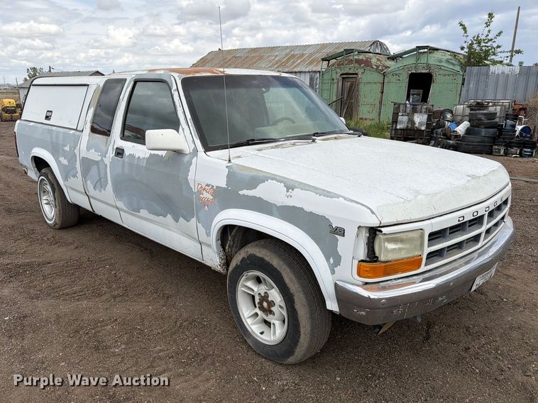 image for item EW2087 1991 Dodge Dakota Ext. Cab pickup truck