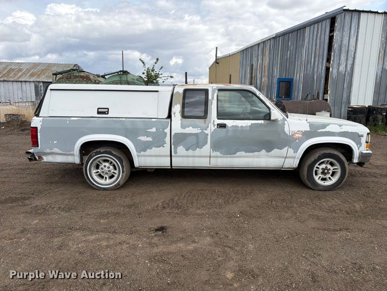 image for item EW2087 1991 Dodge Dakota Ext. Cab pickup truck