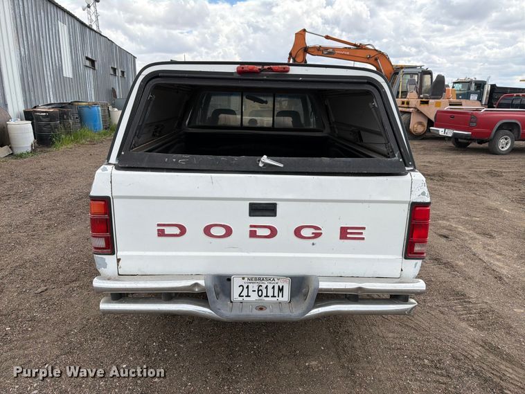 image for item EW2087 1991 Dodge Dakota Ext. Cab pickup truck