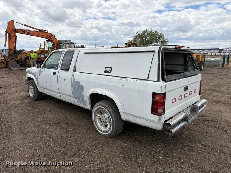 image for item EW2087 1991 Dodge Dakota Ext. Cab pickup truck