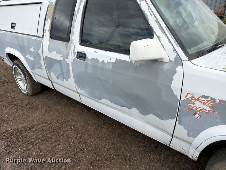image for item EW2087 1991 Dodge Dakota Ext. Cab pickup truck