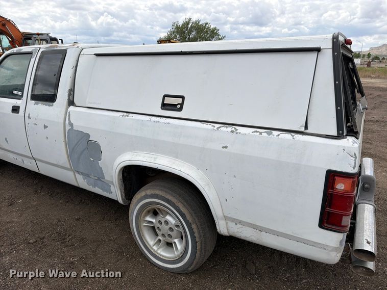 image for item EW2087 1991 Dodge Dakota Ext. Cab pickup truck