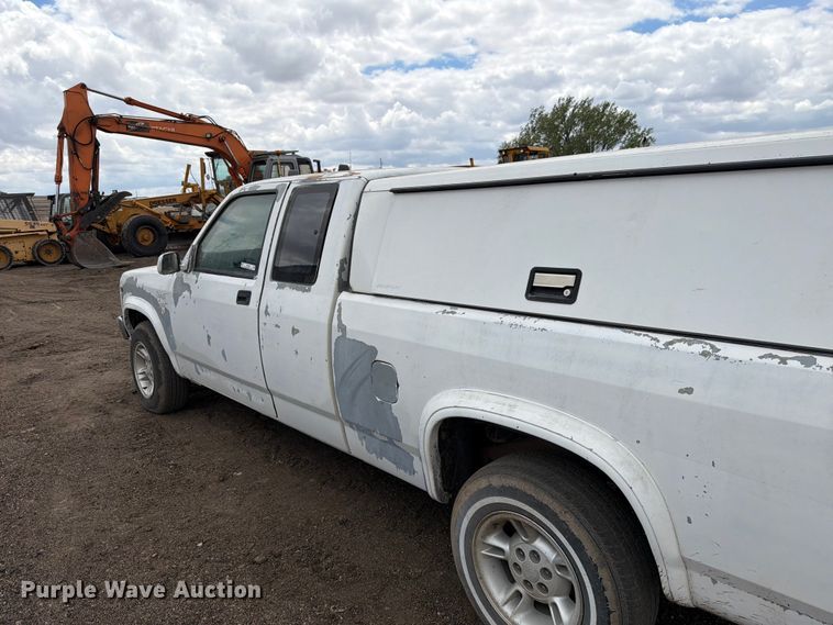 image for item EW2087 1991 Dodge Dakota Ext. Cab pickup truck