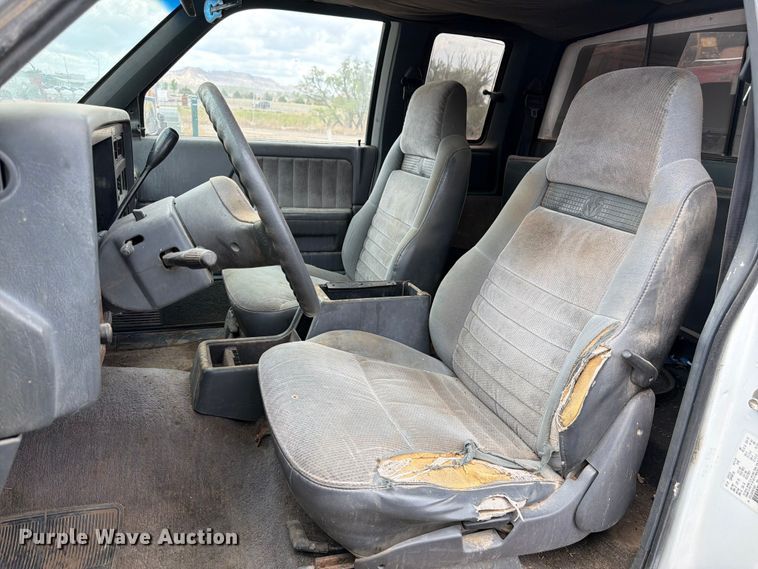image for item EW2087 1991 Dodge Dakota Ext. Cab pickup truck