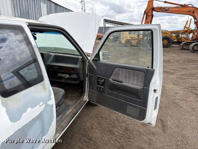 image for item EW2087 1991 Dodge Dakota Ext. Cab pickup truck