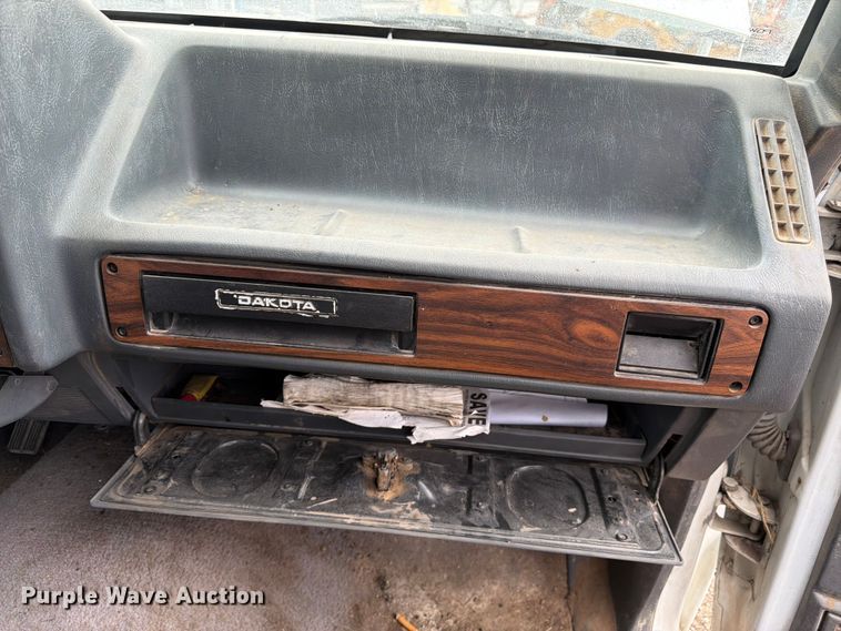 image for item EW2087 1991 Dodge Dakota Ext. Cab pickup truck
