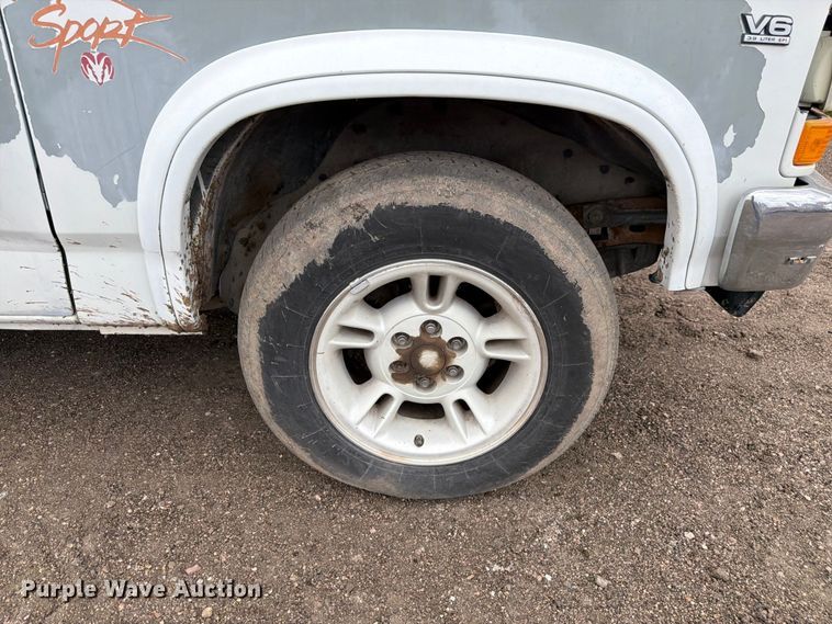 image for item EW2087 1991 Dodge Dakota Ext. Cab pickup truck