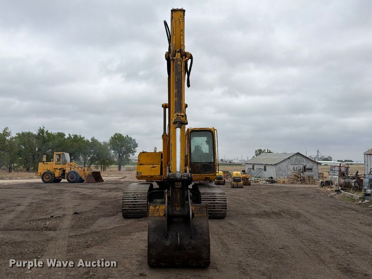 image for item EW2090 1992 John Deere 690E-LC excavator