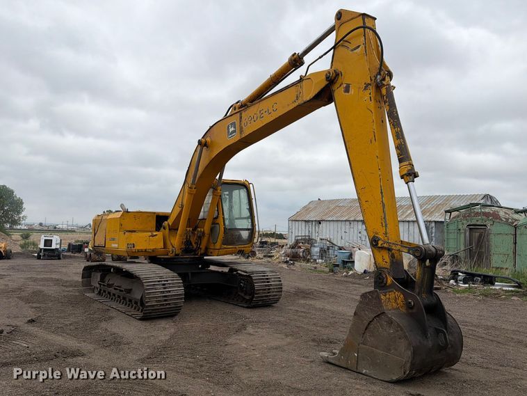 image for item EW2090 1992 John Deere 690E-LC excavator