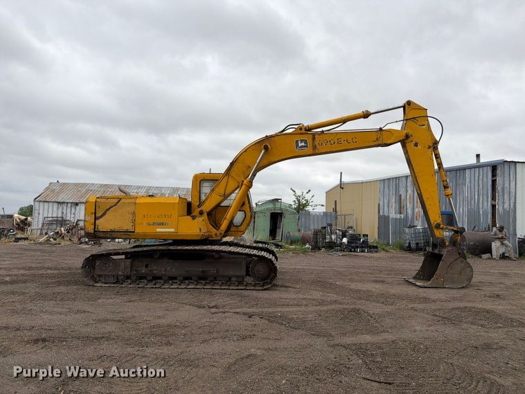 image for item EW2090 1992 John Deere 690E-LC excavator