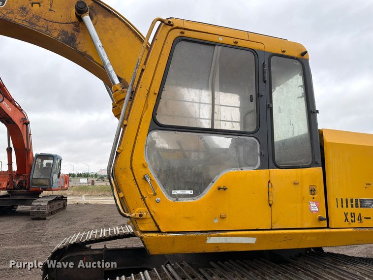 image for item EW2090 1992 John Deere 690E-LC excavator
