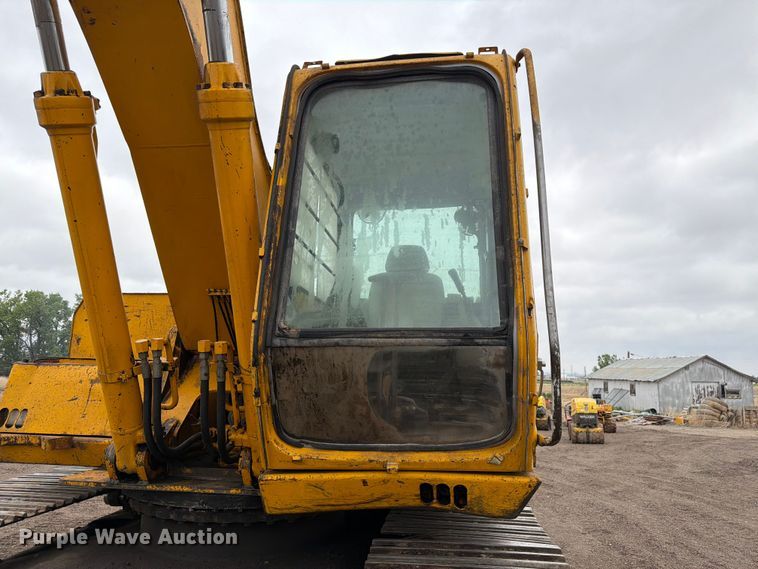 image for item EW2090 1992 John Deere 690E-LC excavator
