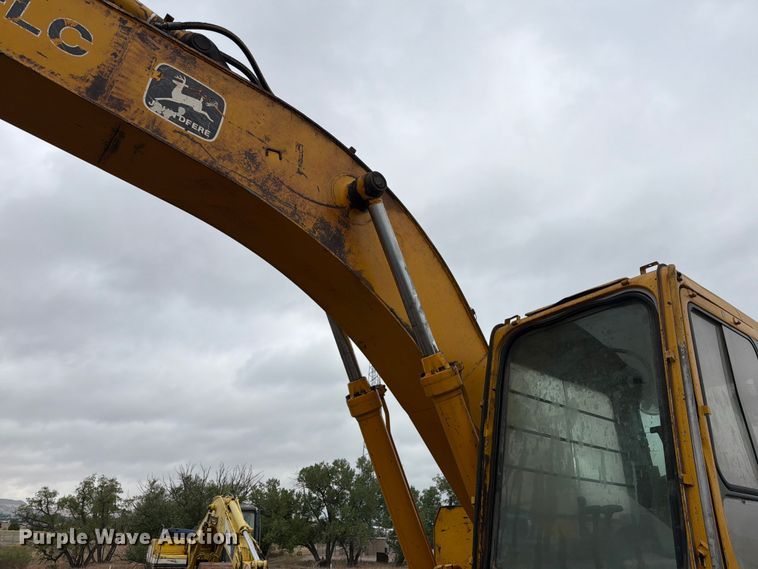 image for item EW2090 1992 John Deere 690E-LC excavator