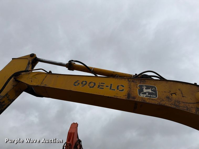 image for item EW2090 1992 John Deere 690E-LC excavator