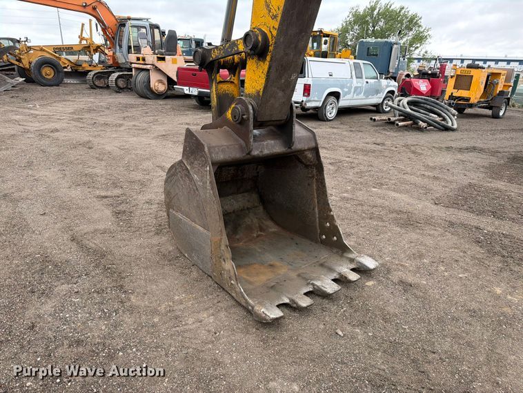image for item EW2090 1992 John Deere 690E-LC excavator