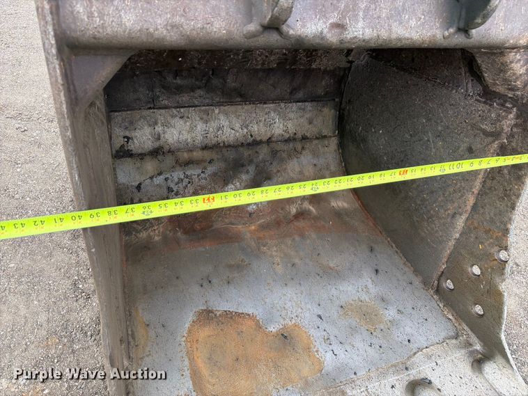 image for item EW2090 1992 John Deere 690E-LC excavator