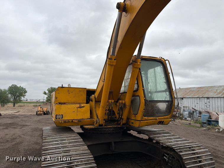 image for item EW2090 1992 John Deere 690E-LC excavator