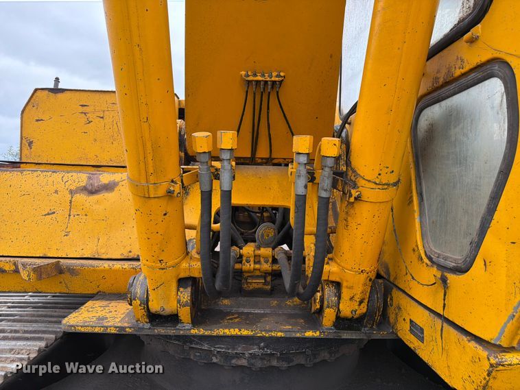 image for item EW2090 1992 John Deere 690E-LC excavator