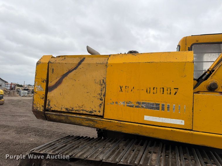 image for item EW2090 1992 John Deere 690E-LC excavator